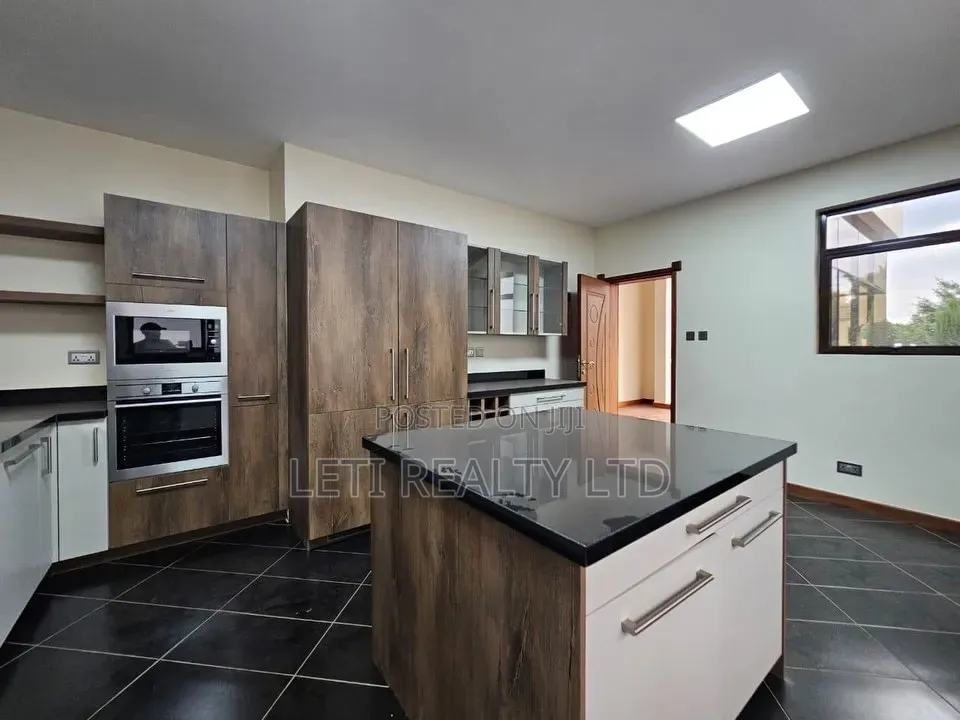 5bdrm Townhouse/Terrace in Muthangari for sale