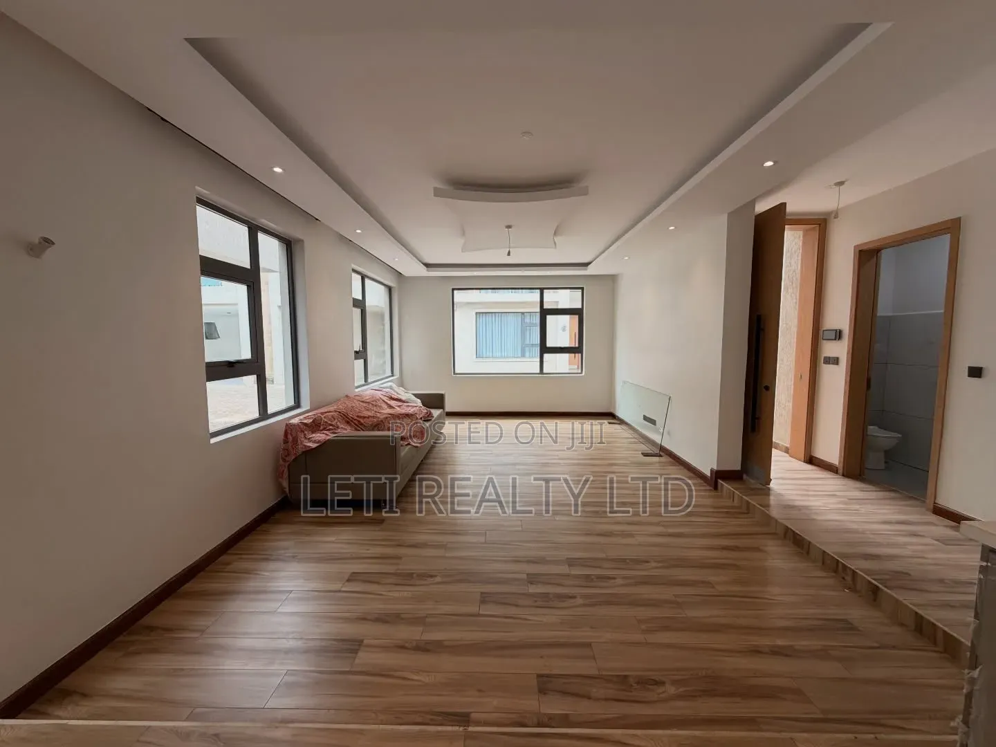 6bdrm Townhouse/Terrace in Muthangari for sale