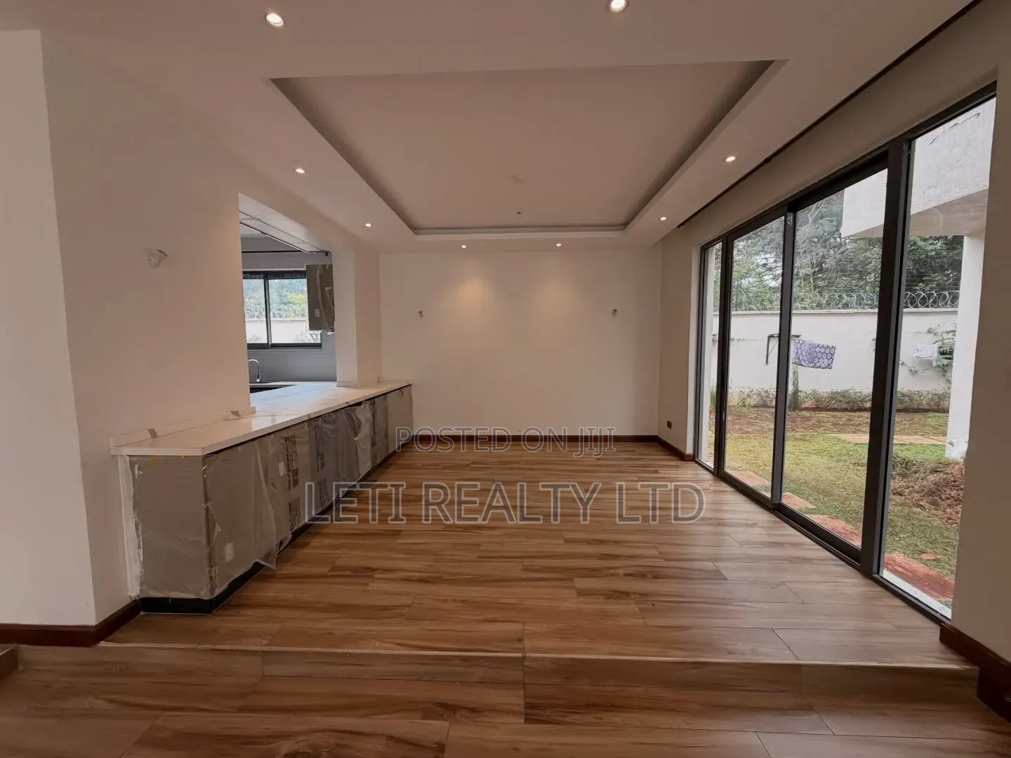6bdrm Townhouse/Terrace in Muthangari for sale