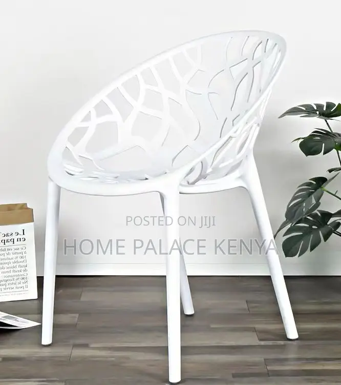 Plastic Chair: Nest-Style Outdoor Seating With Contoured Design