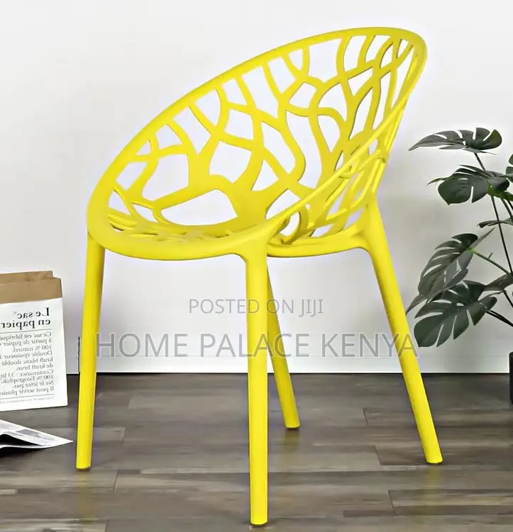 Plastic Chair: Nest-Style Outdoor Seating With Contoured Design