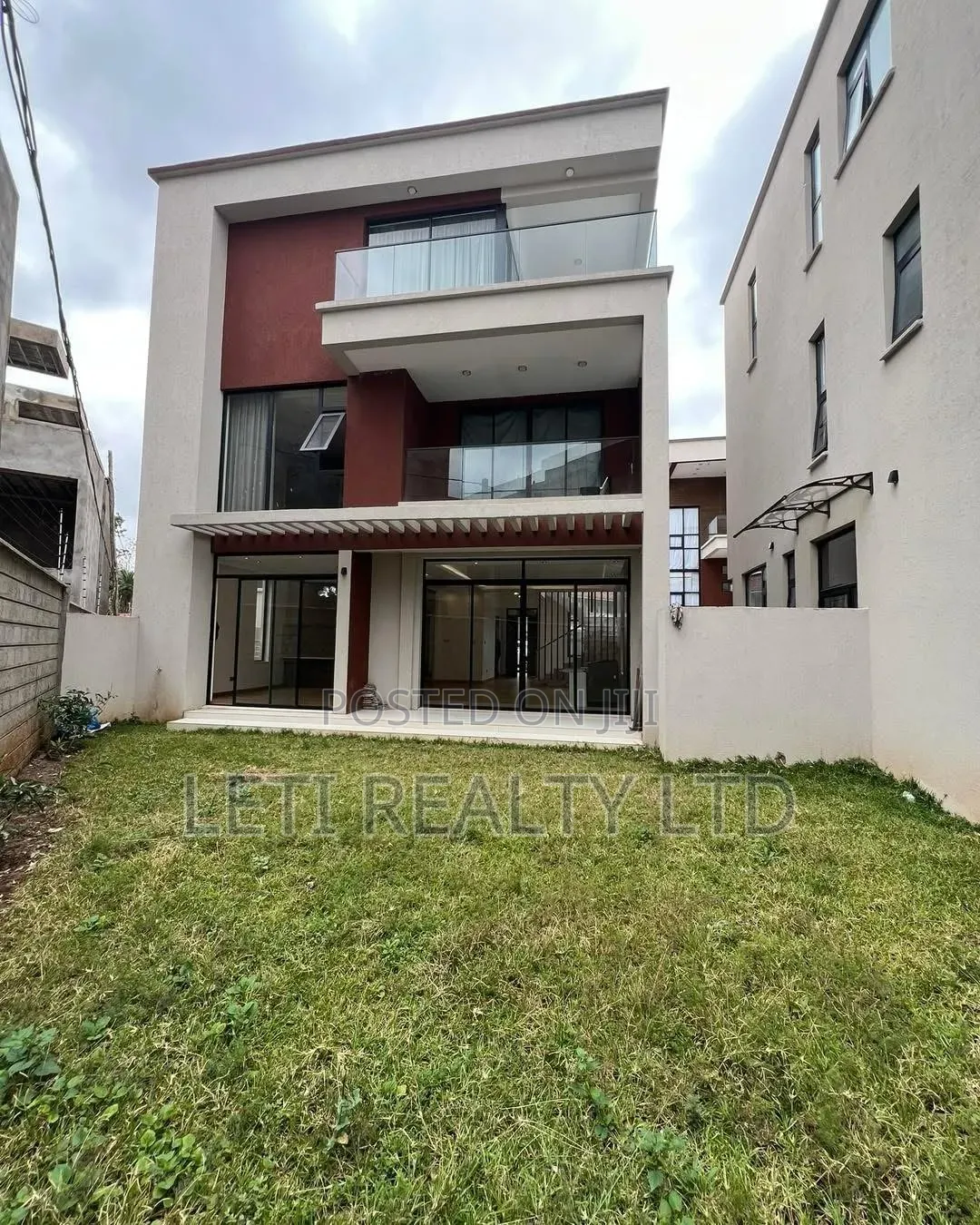 5bdrm Townhouse/Terrace in Maziwa for sale