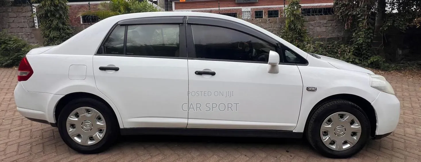 Nissan Tiida 2011 White
