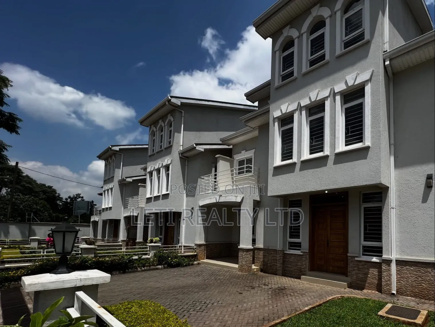 5bdrm Townhouse/Terrace in Maziwa for sale