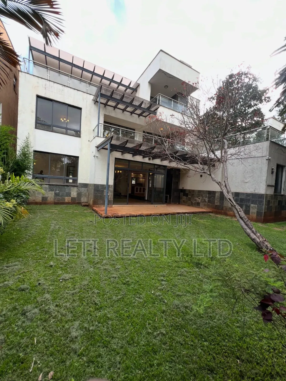 5bdrm Townhouse/Terrace in Muthangari for sale