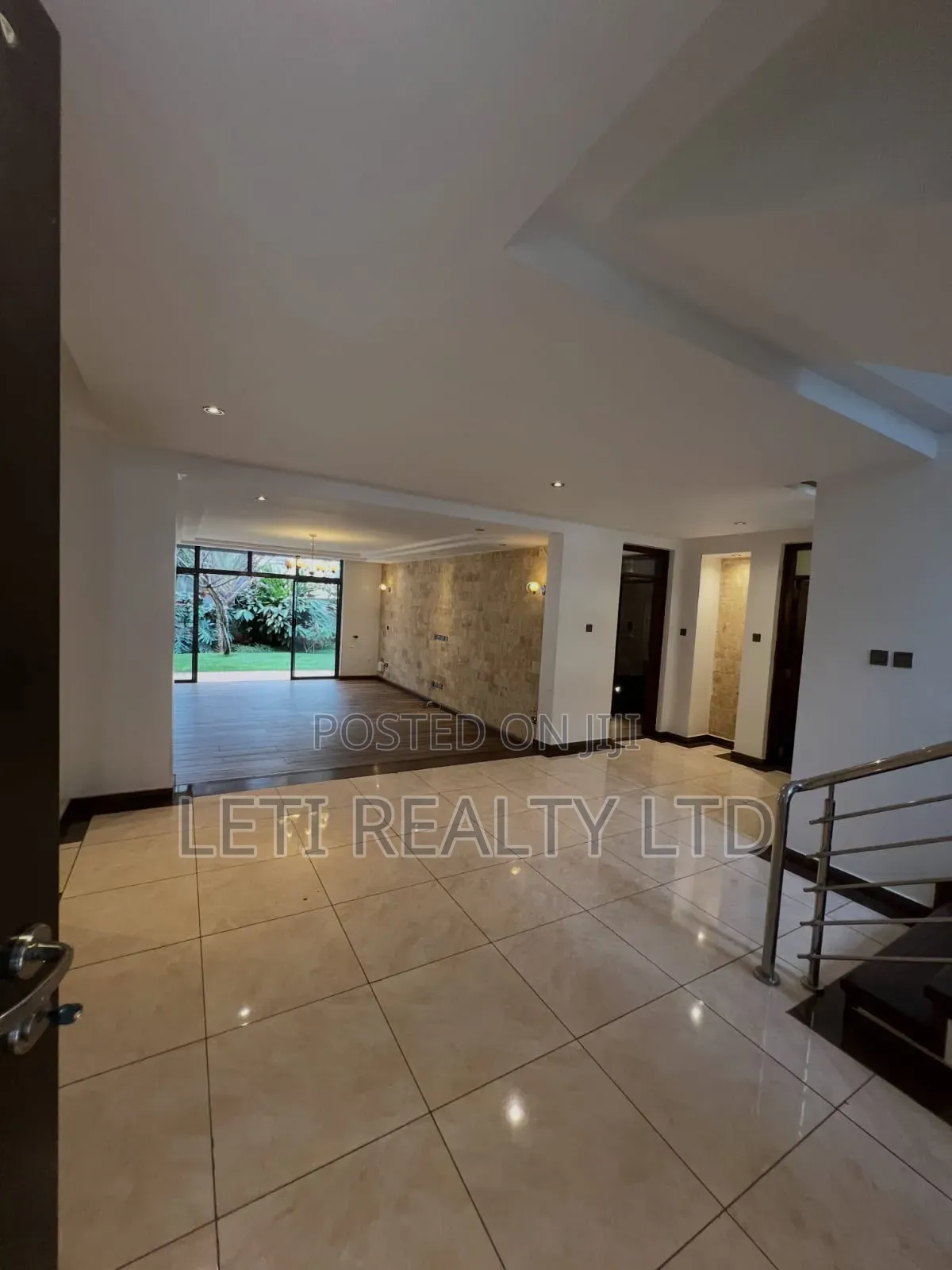 5bdrm Townhouse/Terrace in Muthangari for sale