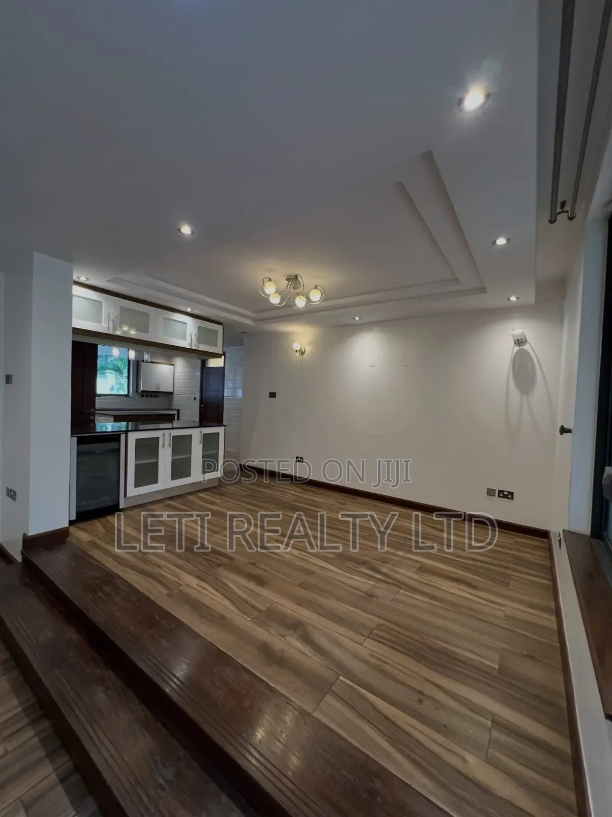 5bdrm Townhouse/Terrace in Muthangari for sale