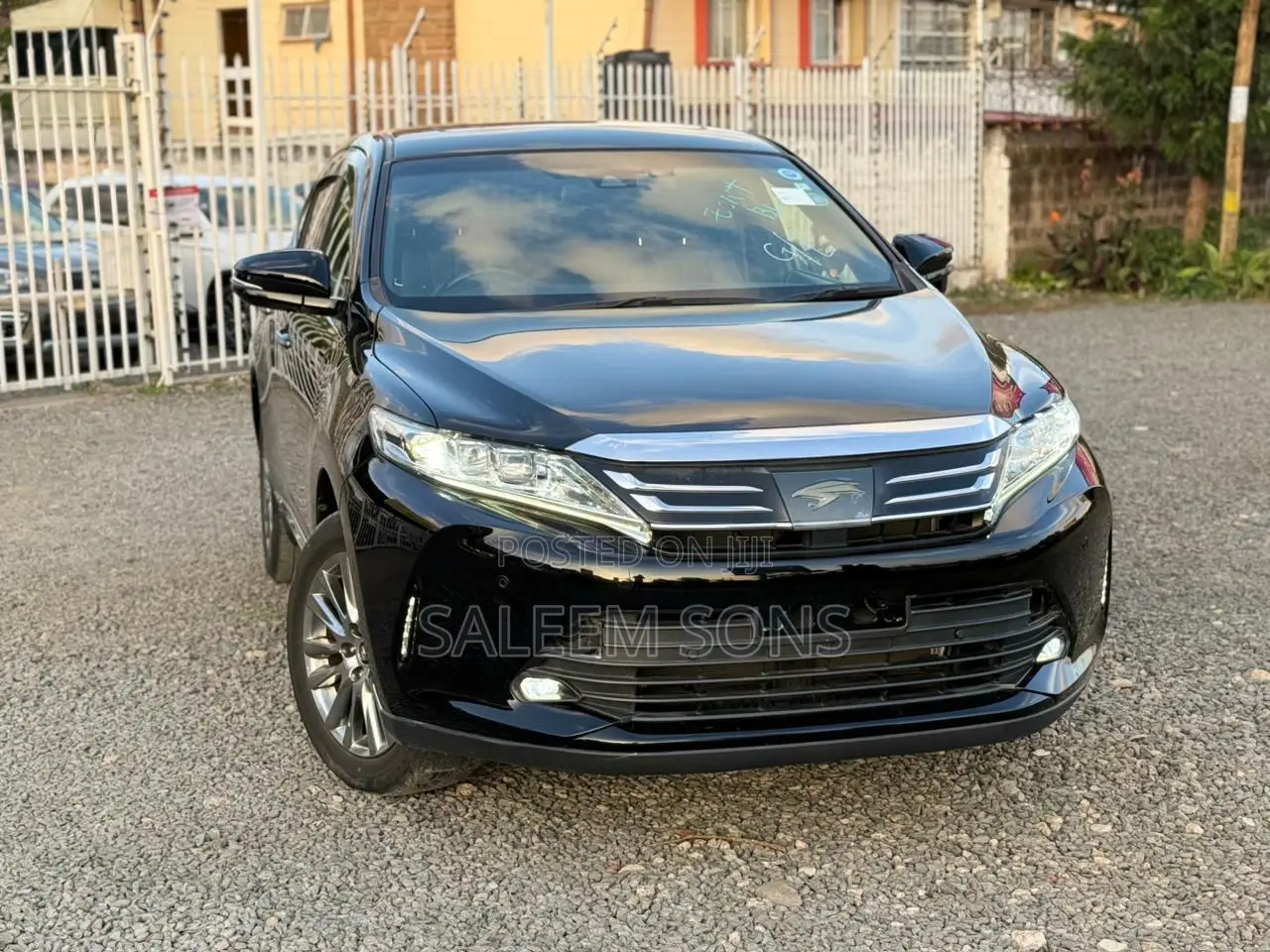 Toyota Harrier 2.0 4WD 2018 Black