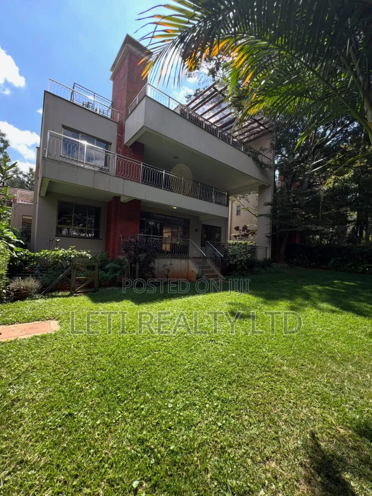 5bdrm Townhouse/Terrace in Maziwa for sale
