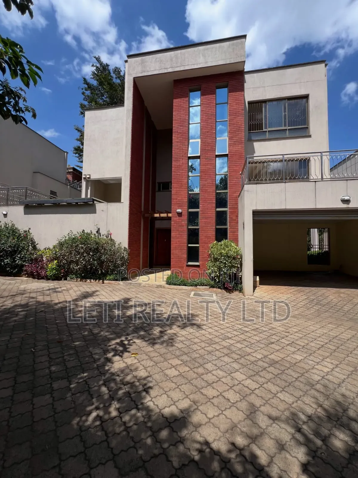 5bdrm Townhouse/Terrace in Maziwa for sale