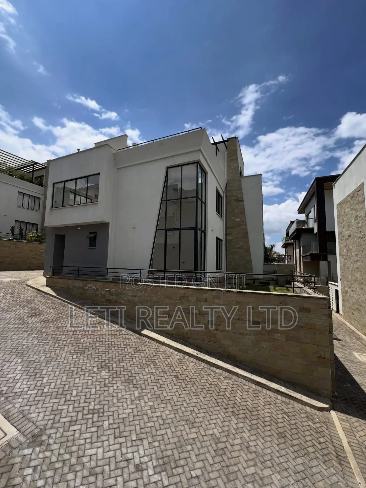 5bdrm Townhouse/Terrace in Maziwa for sale