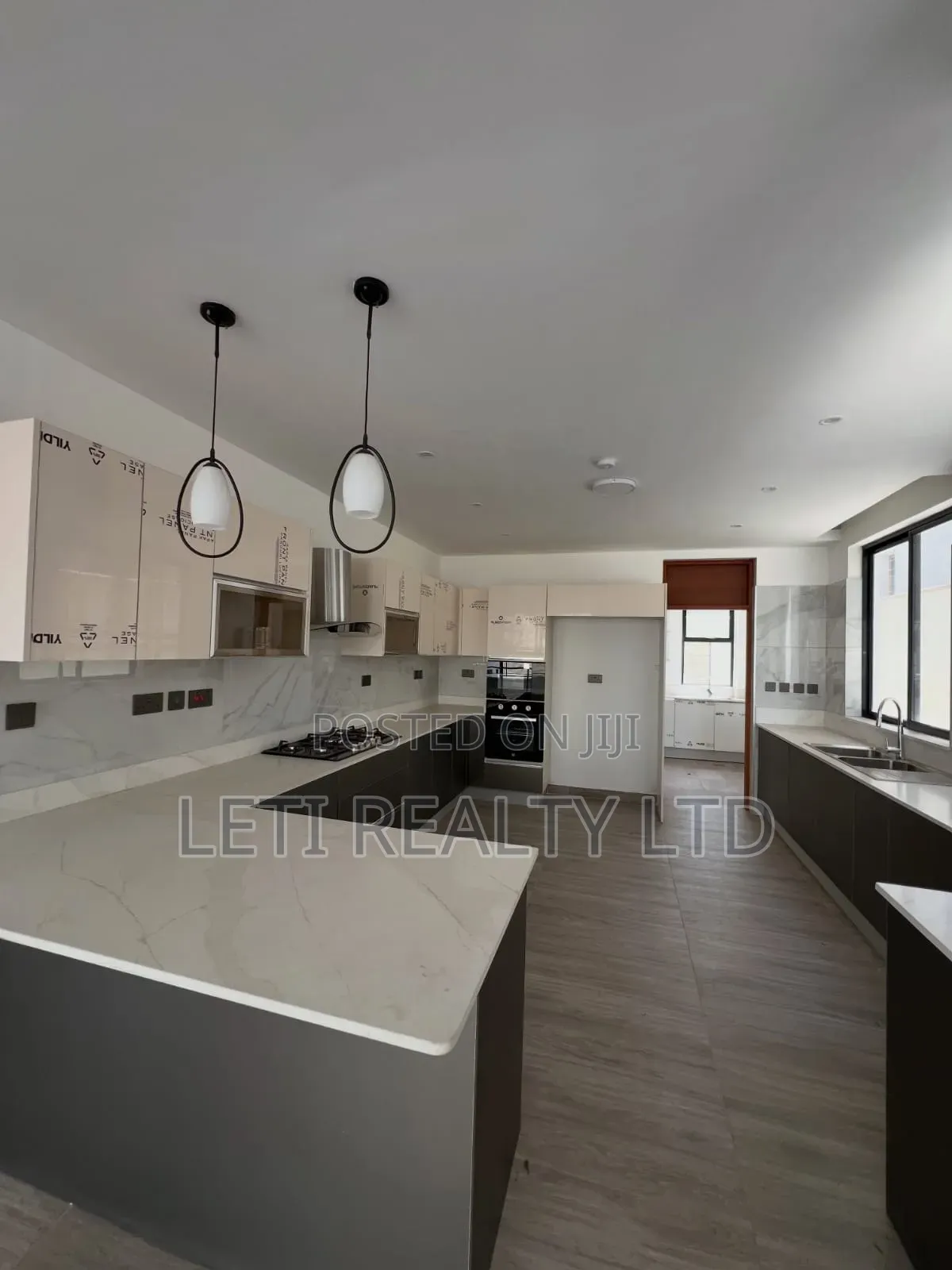 5bdrm Townhouse/Terrace in Maziwa for sale