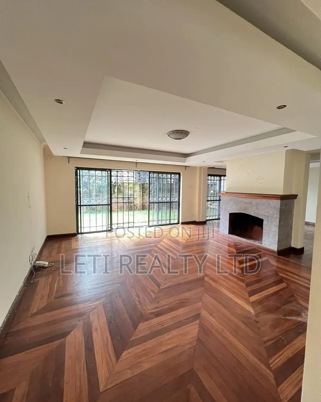 5bdrm Townhouse/Terrace in Muthangari for sale