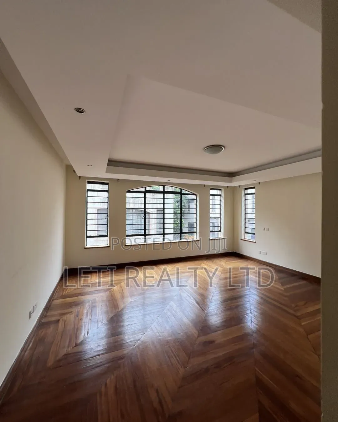 5bdrm Townhouse/Terrace in Muthangari for sale