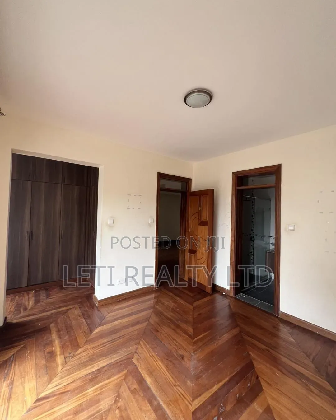 5bdrm Townhouse/Terrace in Muthangari for sale