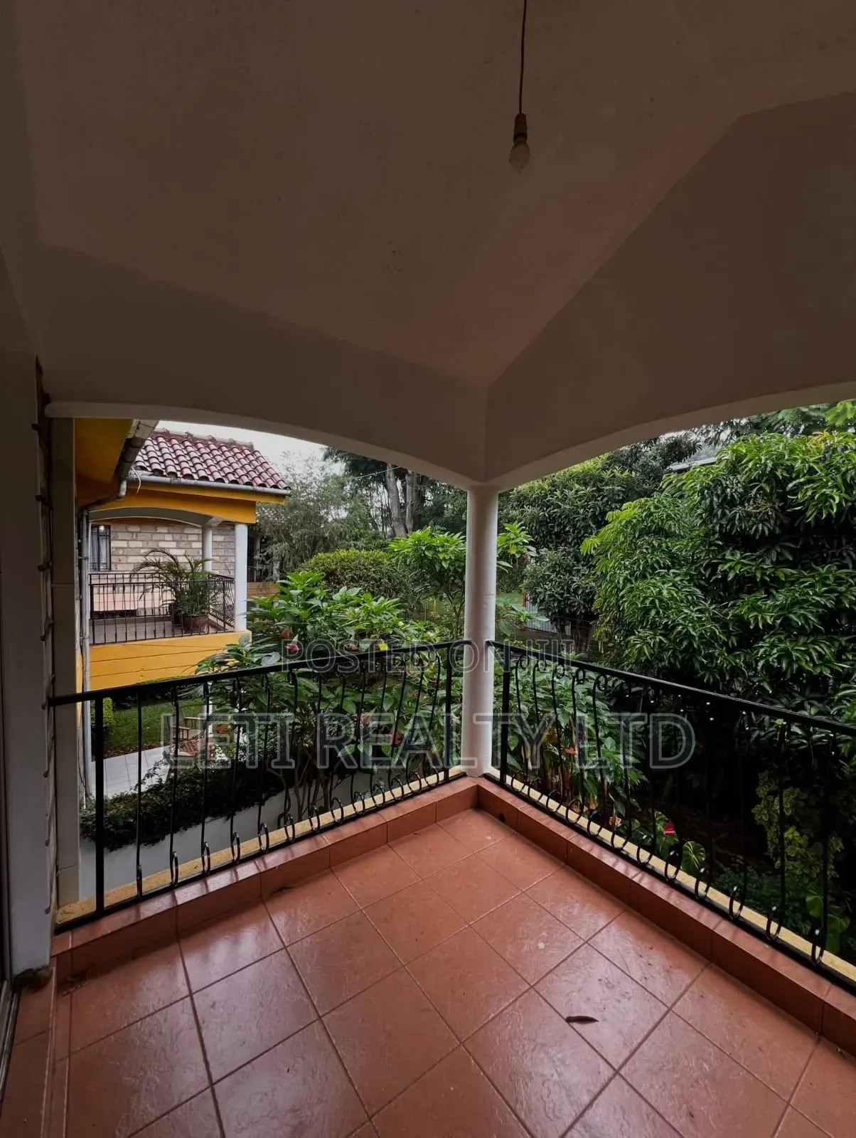 5bdrm Townhouse/Terrace in Muthangari for sale