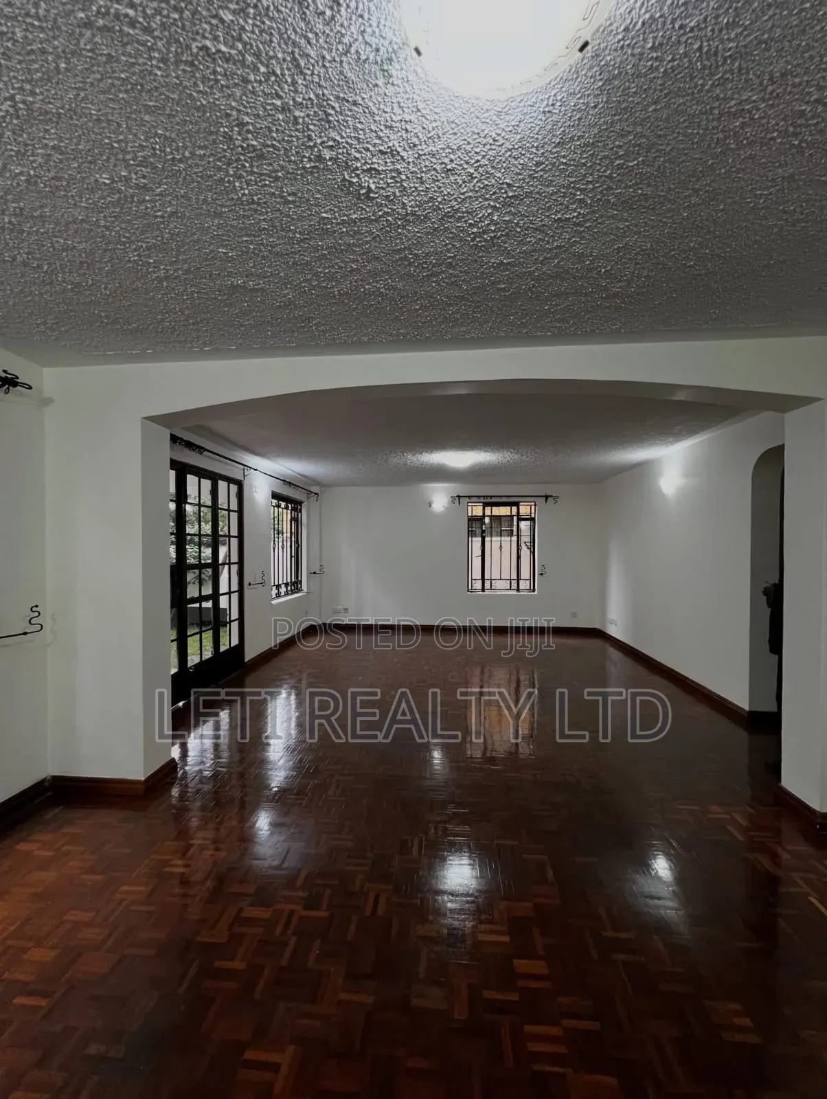 5bdrm Townhouse/Terrace in Muthangari for sale