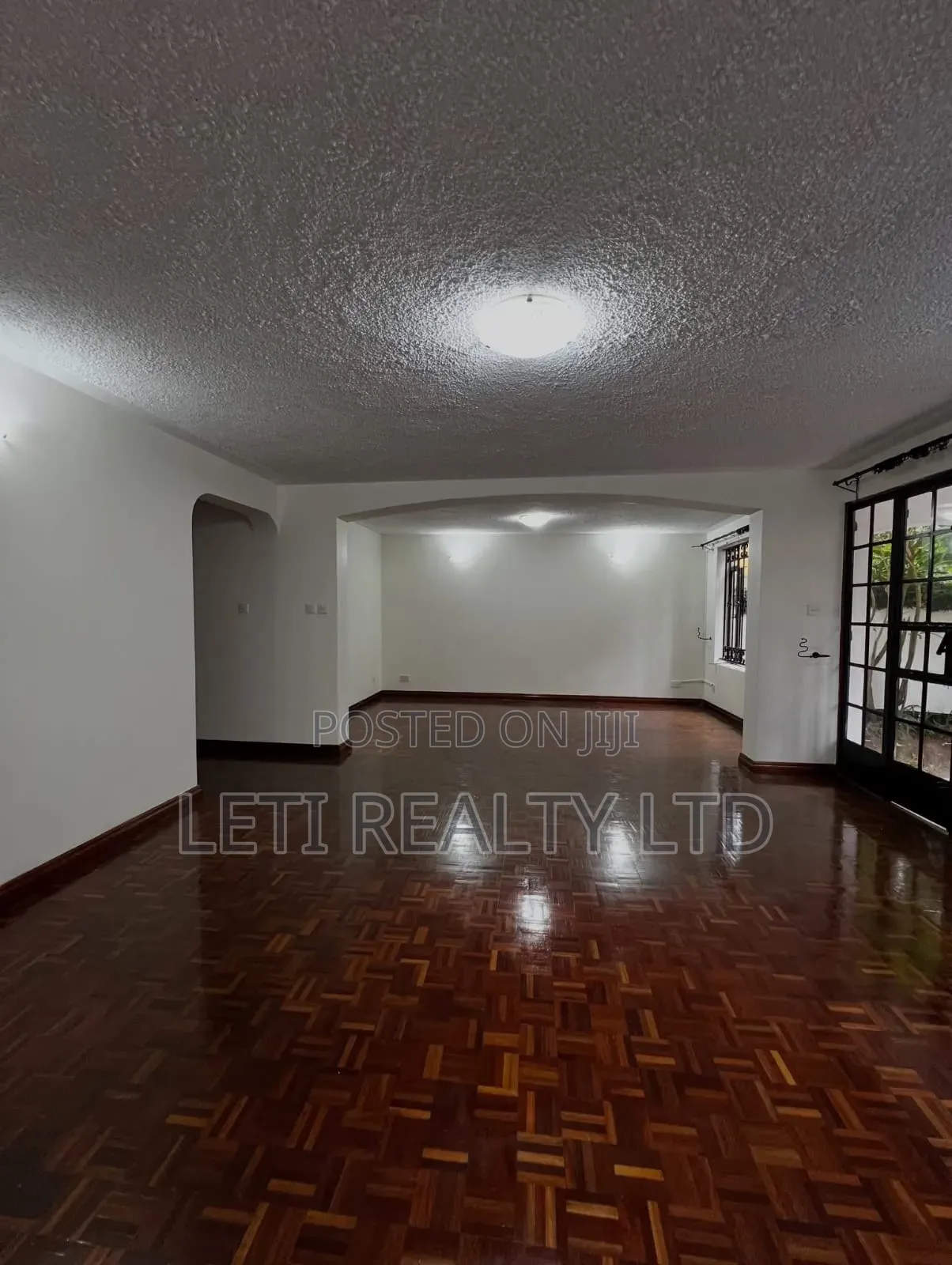 5bdrm Townhouse/Terrace in Muthangari for sale