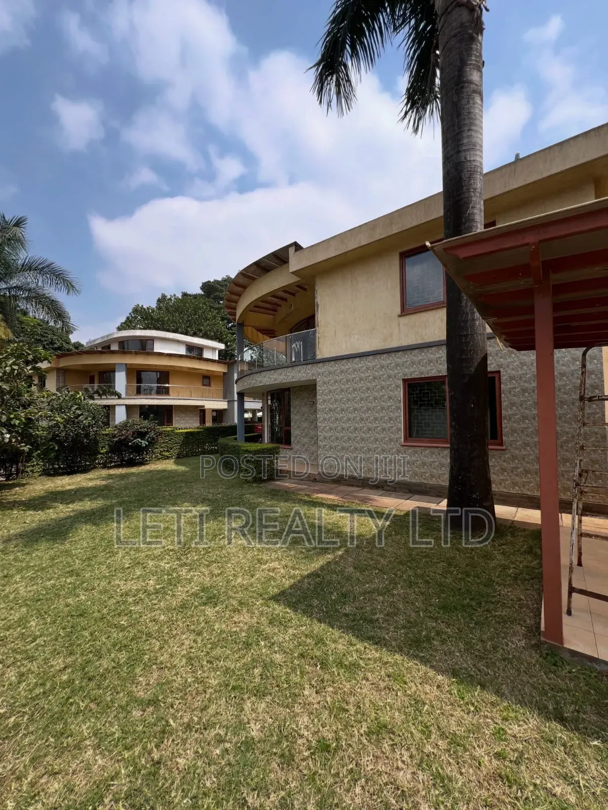 5bdrm Townhouse/Terrace in Muthangari for sale