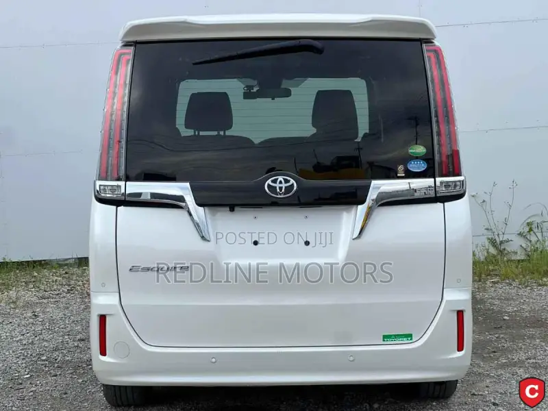 Toyota Esquire 2.0 AWD (7 seater) 2019 Off white