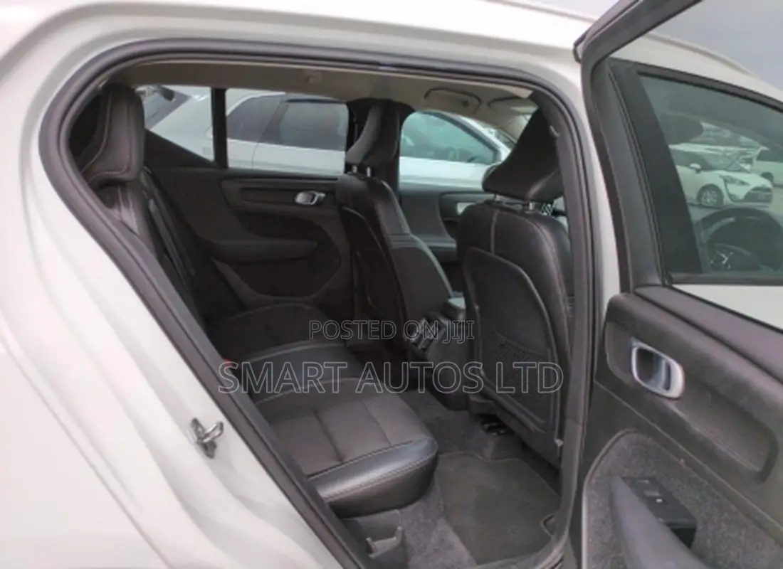 Volvo XC40 T3 Petrol FWD 2019 Off white