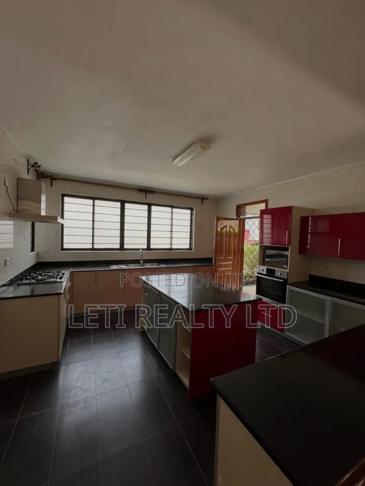 5bdrm Townhouse/Terrace in Muthangari for sale