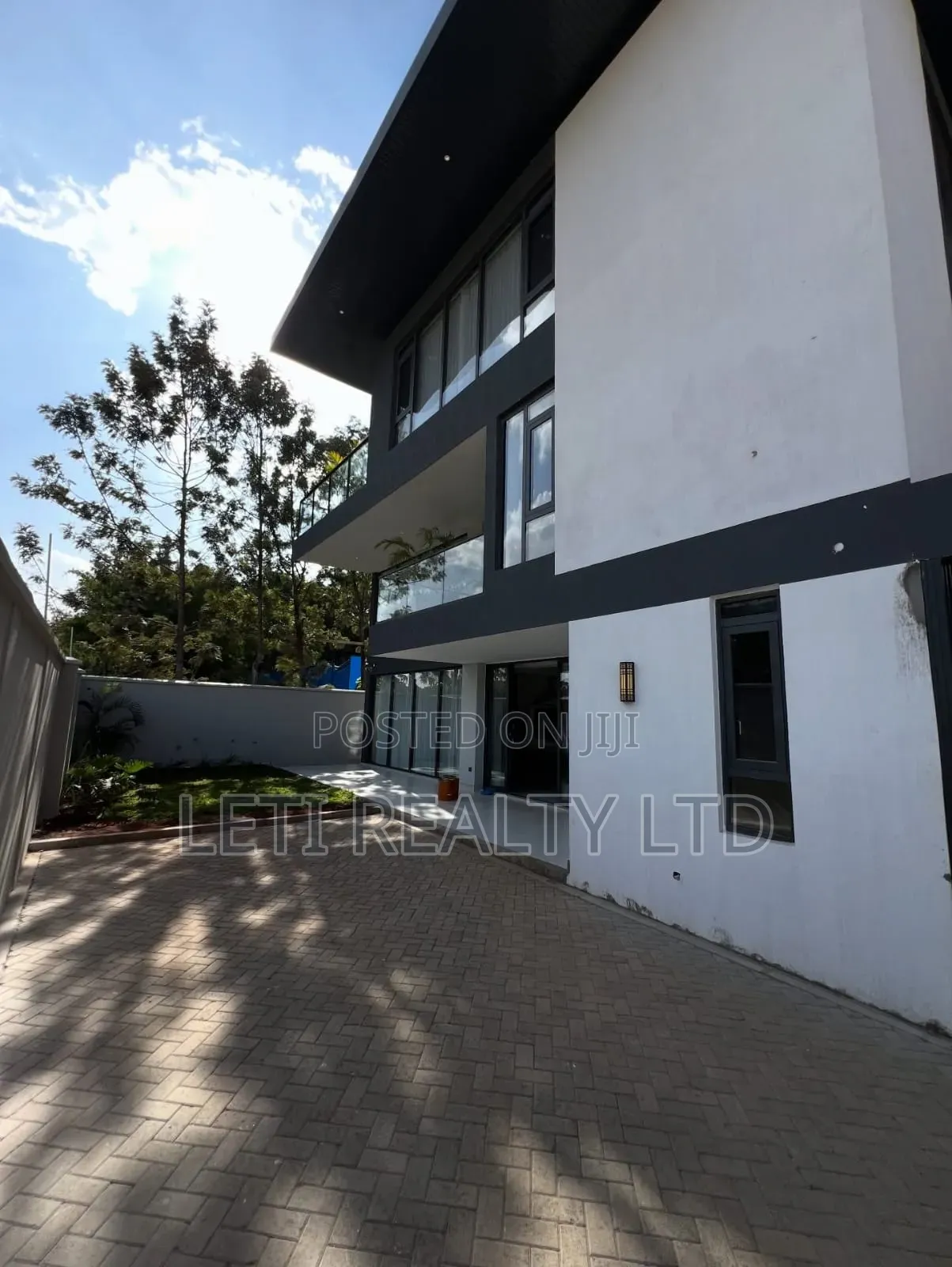 5bdrm Townhouse/Terrace in Muthangari for sale