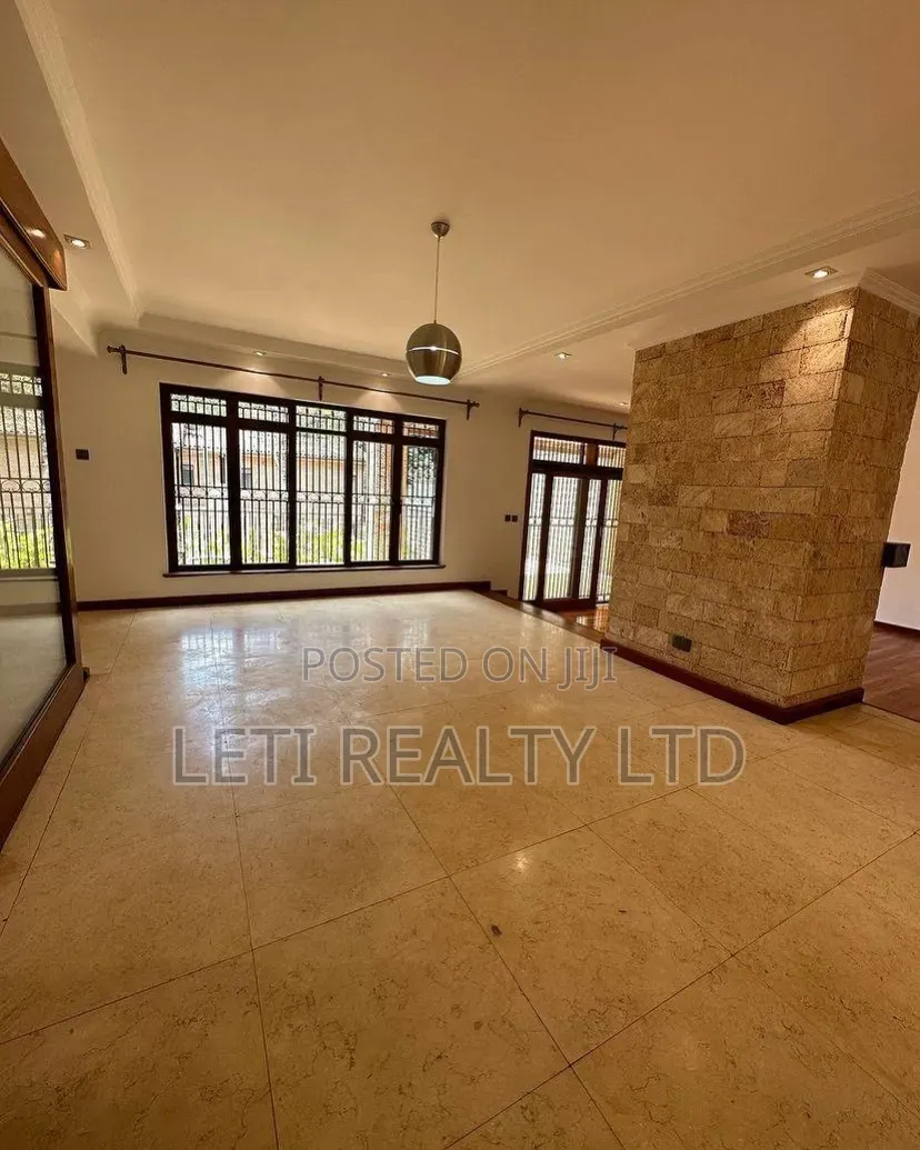 5bdrm Townhouse/Terrace in Muthangari for sale