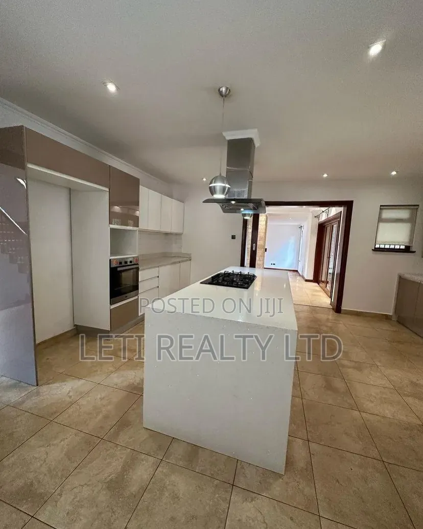 5bdrm Townhouse/Terrace in Muthangari for sale