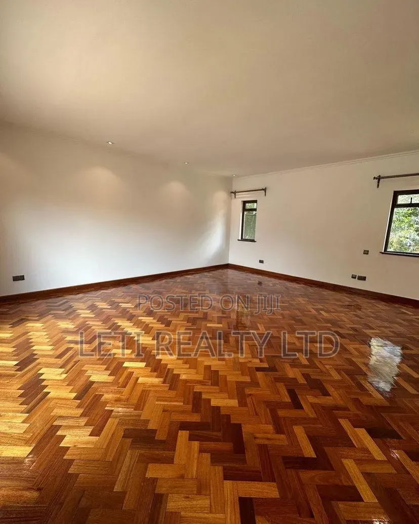 5bdrm Townhouse/Terrace in Muthangari for sale