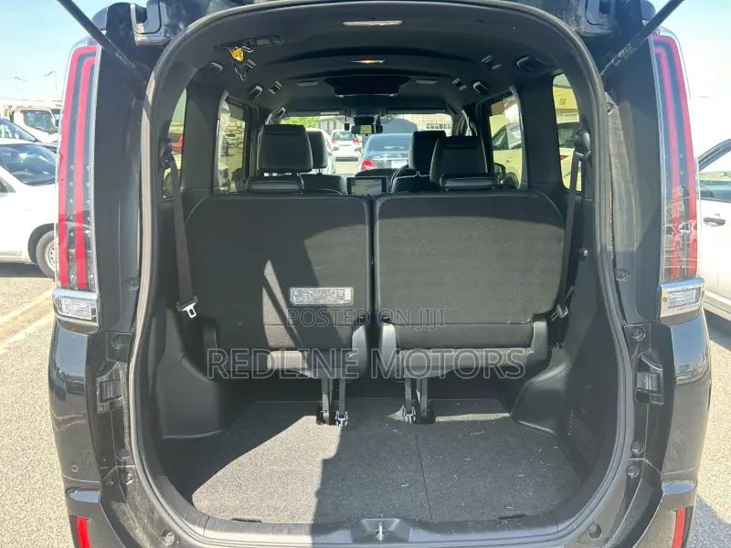 Toyota Esquire 1.8 FWD Hybrid (7 seater) 2019 Black