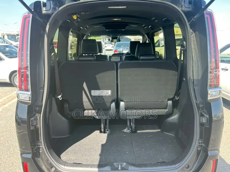 Toyota Esquire 1.8 FWD Hybrid (7 seater) 2019 Black