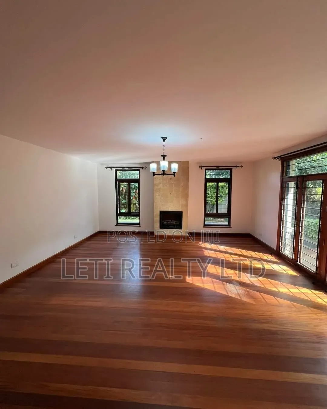 5bdrm Townhouse/Terrace in Muthangari for sale