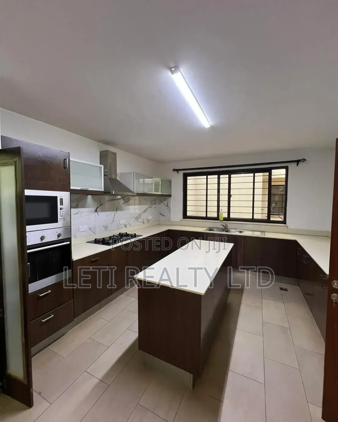 5bdrm Townhouse/Terrace in Muthangari for sale