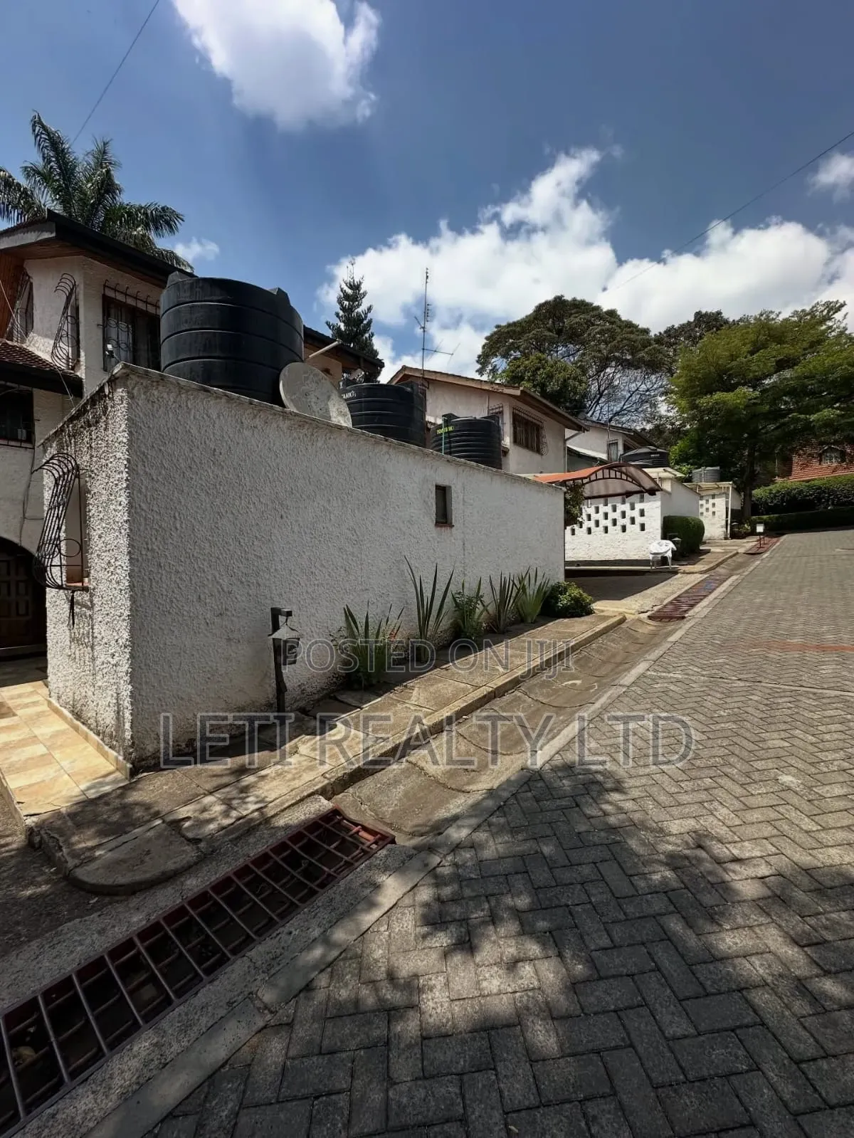 4bdrm Townhouse/Terrace in Muthangari for sale