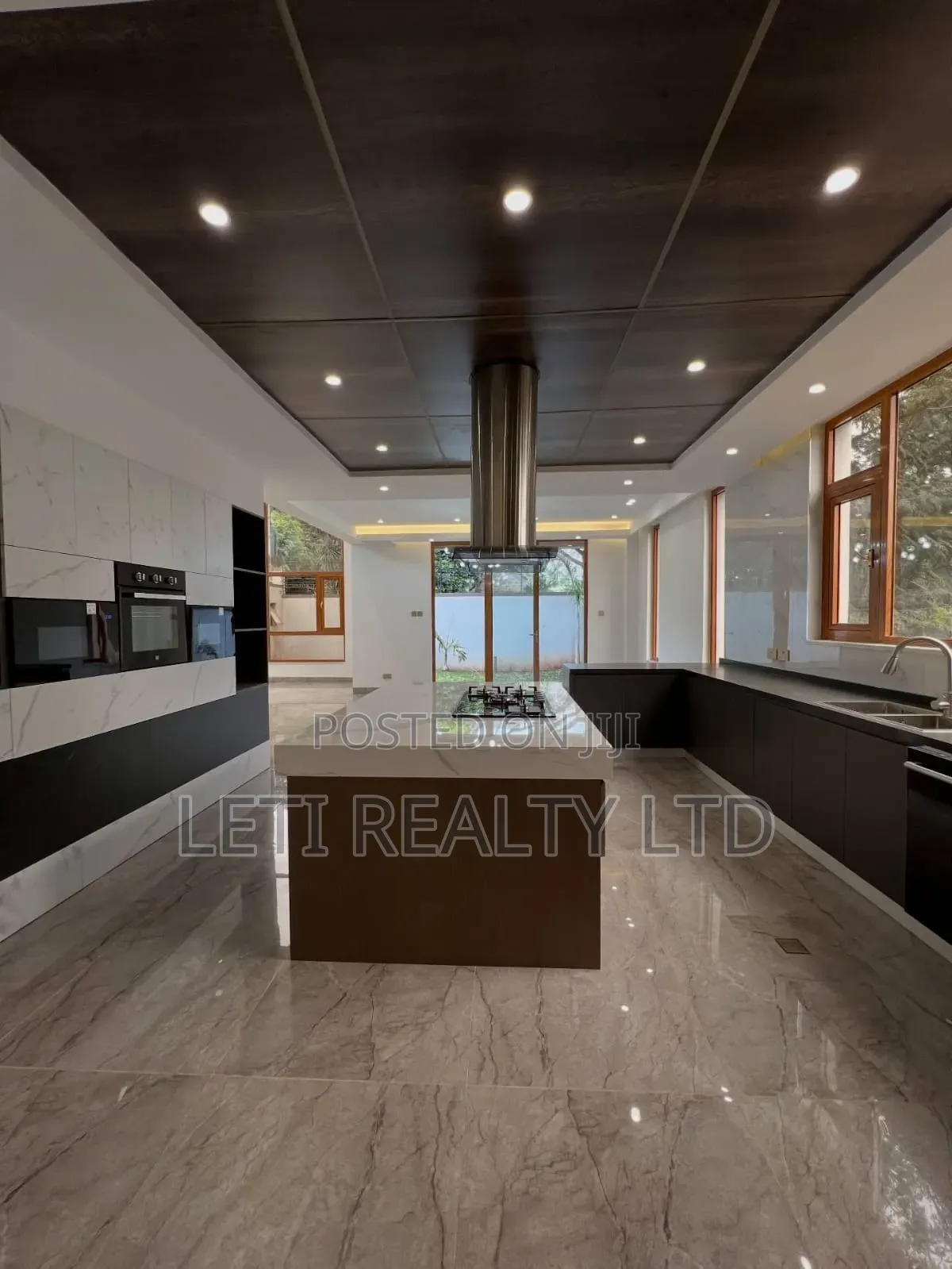 6bdrm Townhouse/Terrace in Muthangari for sale
