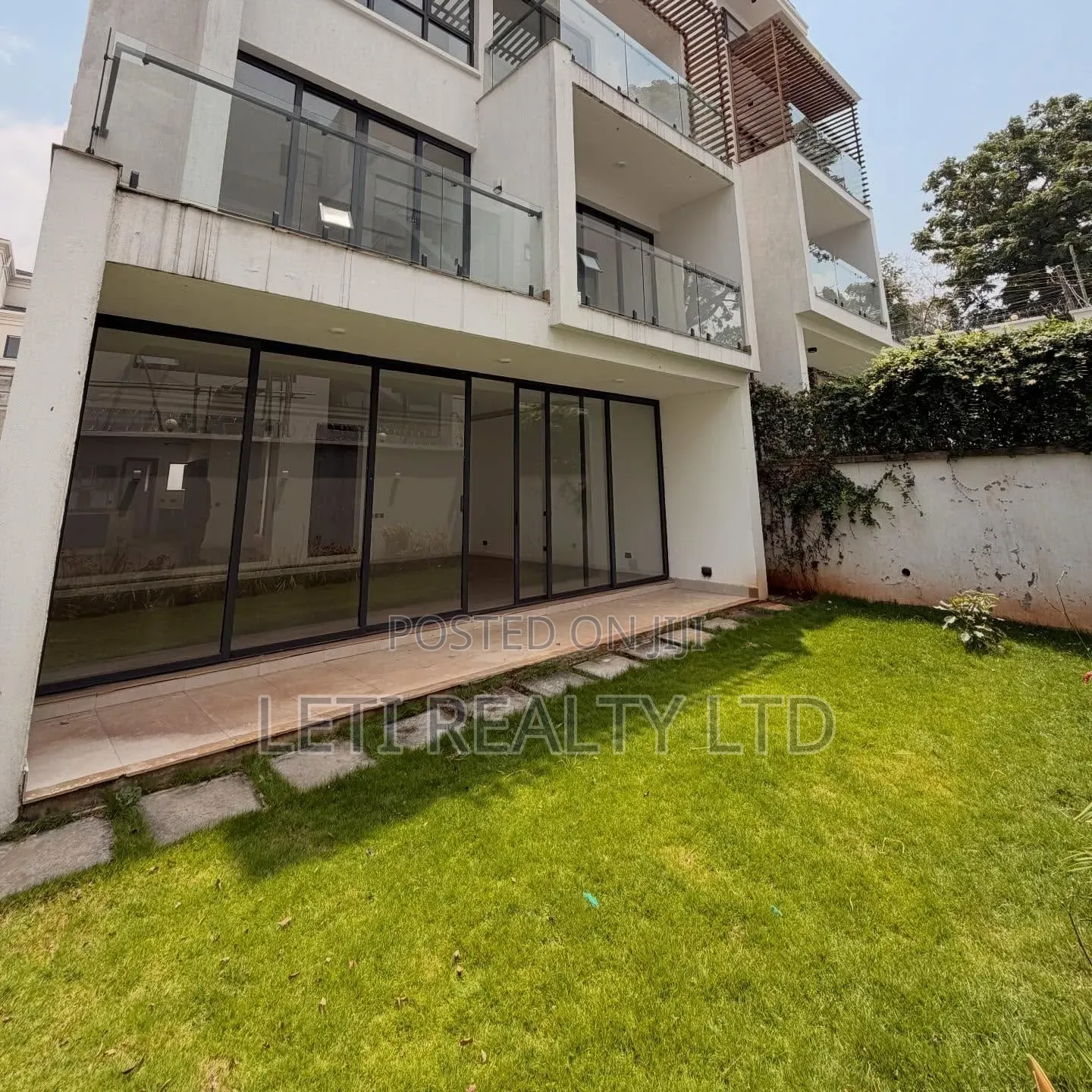 5bdrm Townhouse/Terrace in Muthangari for sale