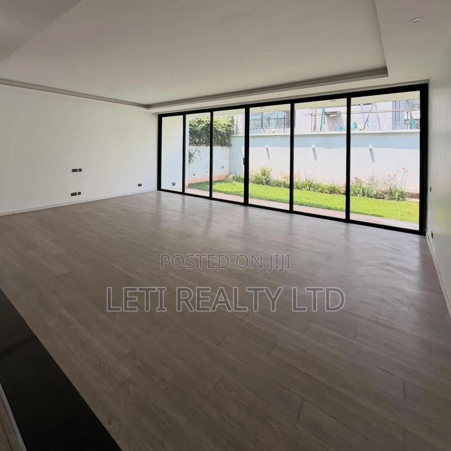 5bdrm Townhouse/Terrace in Muthangari for sale