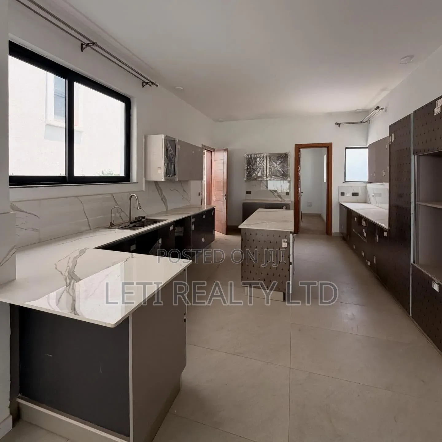 5bdrm Townhouse/Terrace in Muthangari for sale
