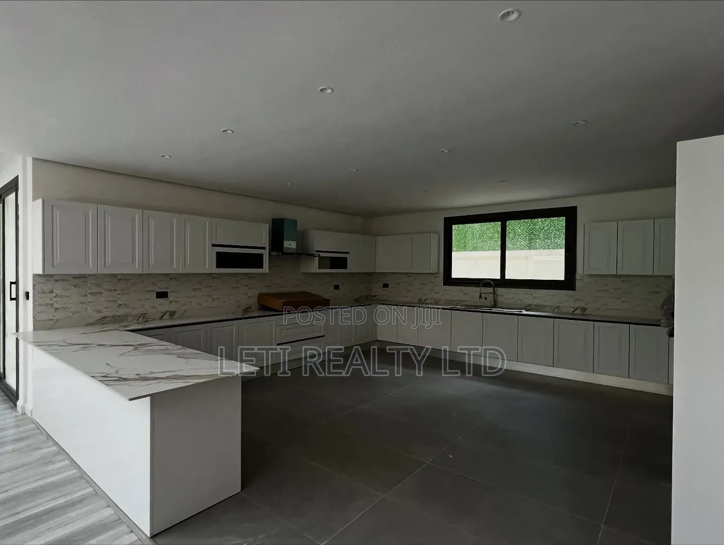 5bdrm Townhouse/Terrace in Muthangari for sale