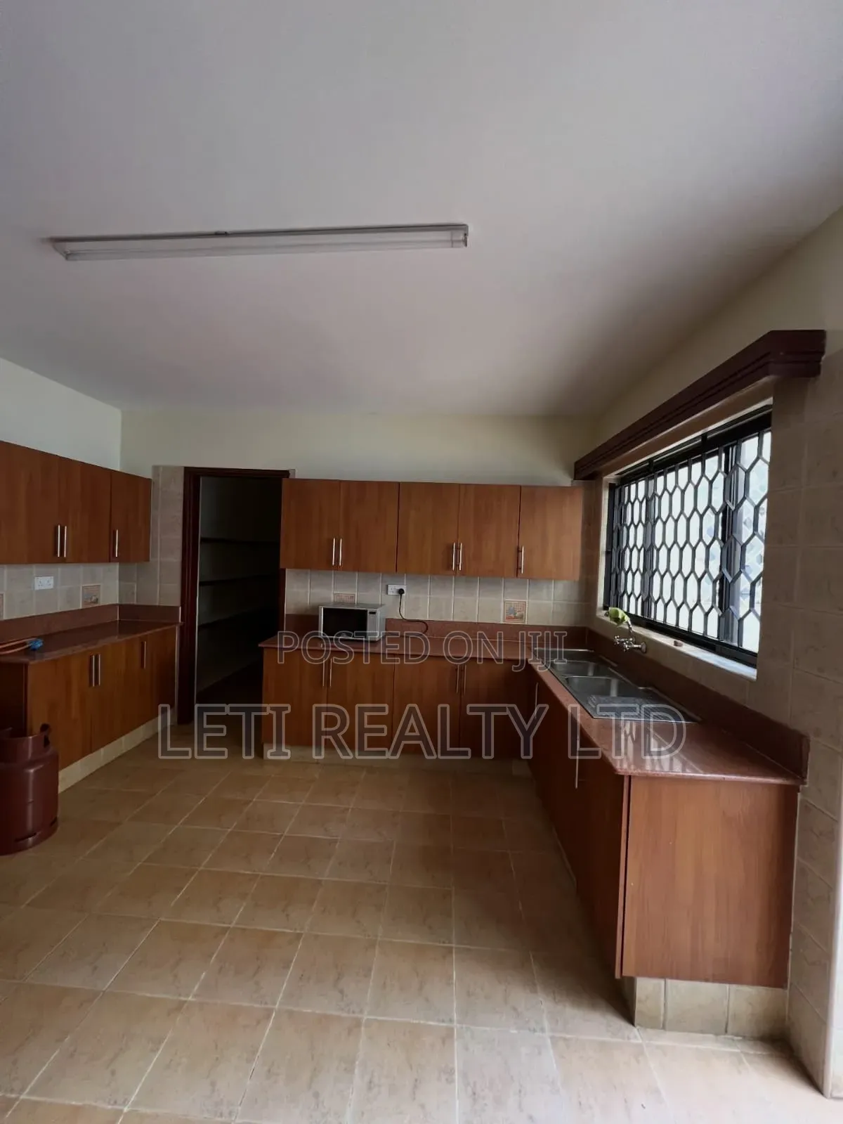 5bdrm Townhouse/Terrace in Muthangari for sale