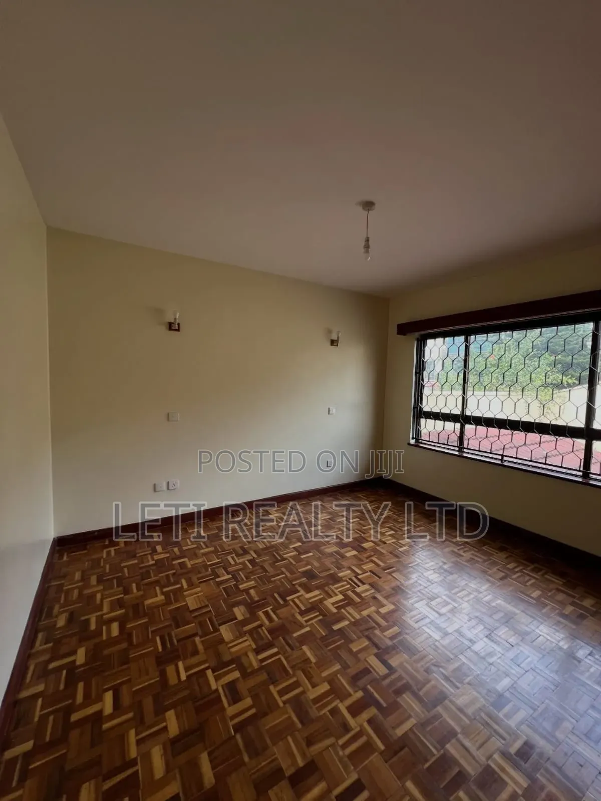 5bdrm Townhouse/Terrace in Muthangari for sale
