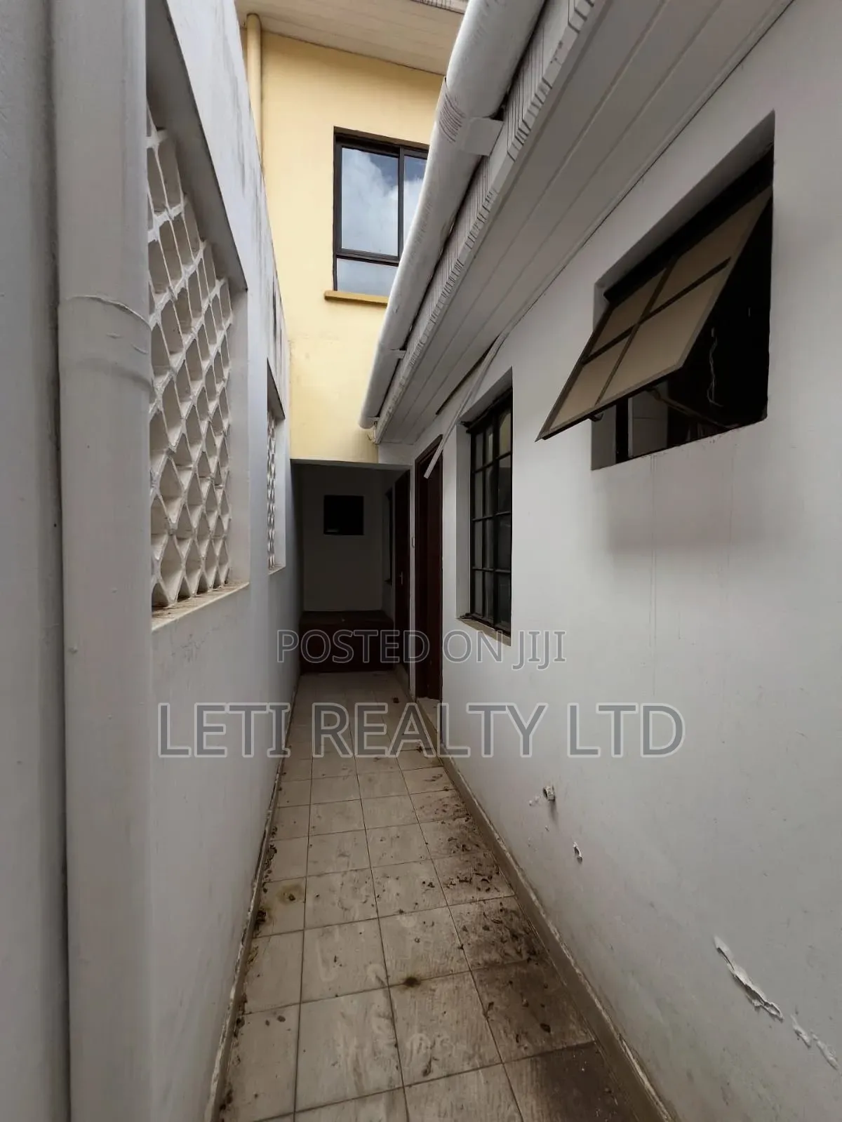 5bdrm Townhouse/Terrace in Muthangari for sale