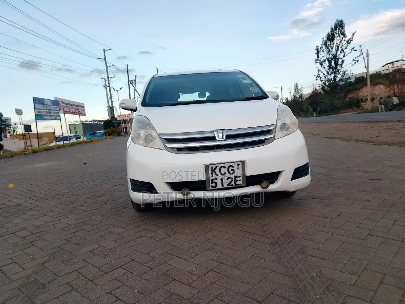 Toyota ISIS 2009 White