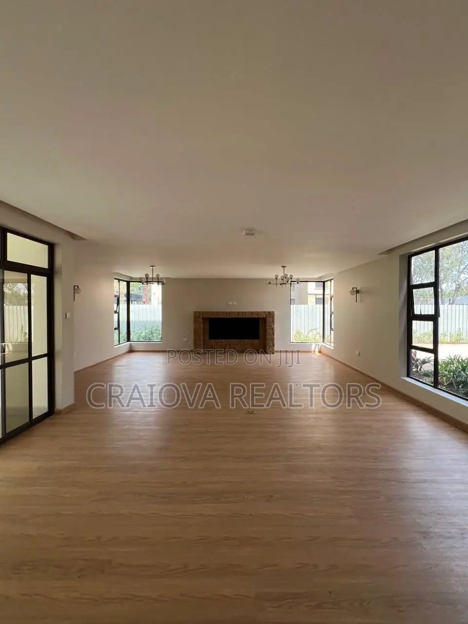 5bdrm Villa in Hardy for sale
