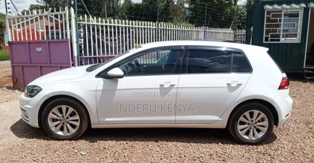 Volkswagen Golf TSI S FWD 2018 White
