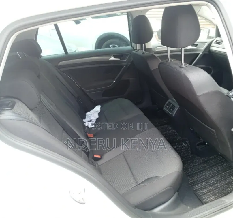Volkswagen Golf TSI S FWD 2018 White