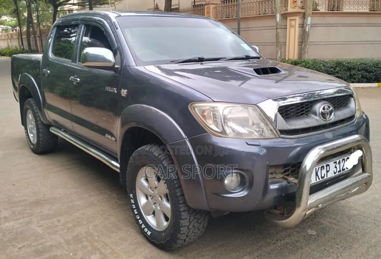 Toyota Hilux 2010 Gray
