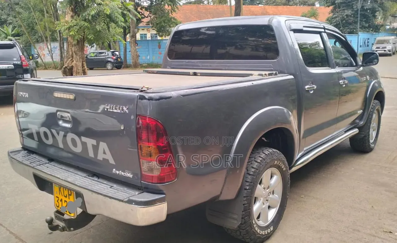 Toyota Hilux 2010 Gray