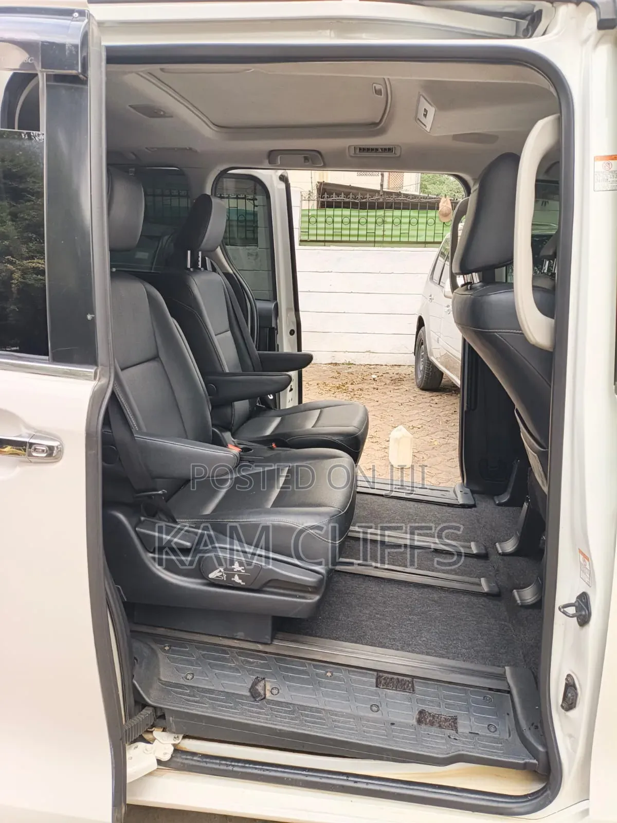 Toyota Esquire 2017 White